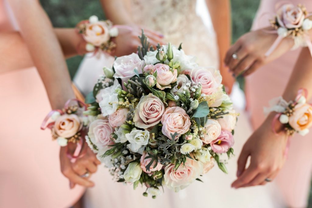 Il bouquet sposa rotondo: un must-have che non passa mai di moda! Flowers -  The Real Wedding